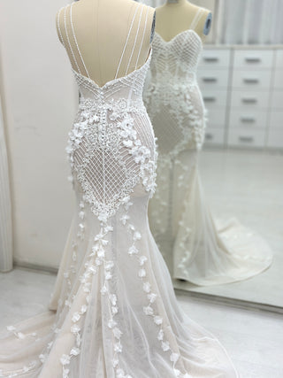 Elegant Romantic Lace Wedding Dress Low Back - Dresses Dioma