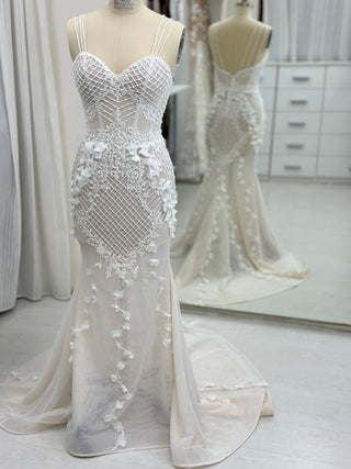 Elegant Romantic Lace Wedding Dress Low Back - Dresses Dioma