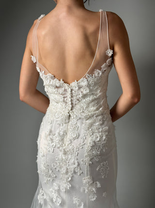 V Neck Mermaid Lace Wedding Dress with Open Back