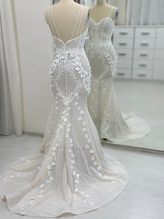 Elegant Romantic Lace Wedding Dress Low Back - Dresses Dioma