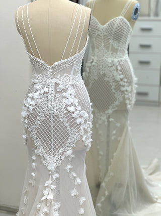 Elegant Romantic Lace Wedding Dress Low Back - Dresses Dioma