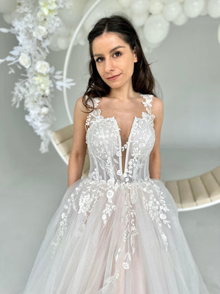 Floral Tulle Wedding Dress - In Stock - Dresses Dioma