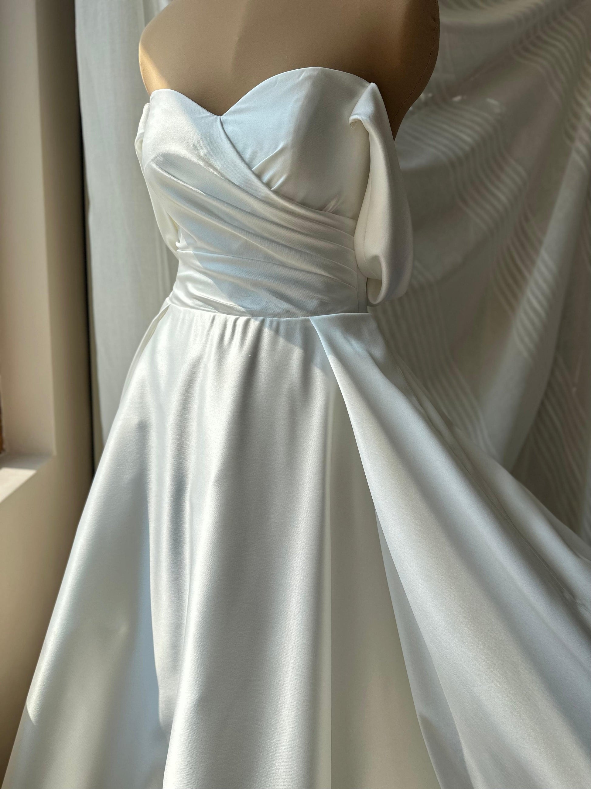 Elegant A-line wedding dress Off the shoulder Alyson - Dresses Dioma