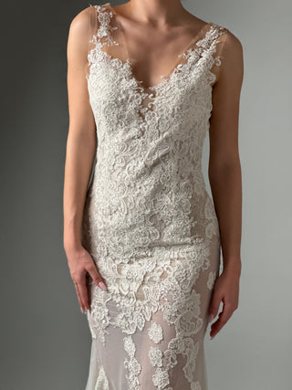 Elegant mermaid wedding dress with floral lace, deep V neckline, and open back, perfect for modern brides.
