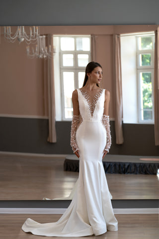 Elegant Mermaid Crepe wedding dress Grace with gloves